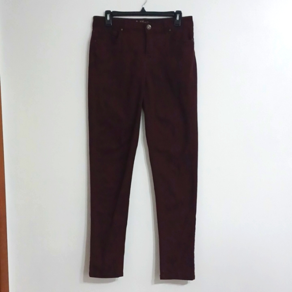 Long RUFF HEWN faded jeans w/ pockets. Tapered pants  Casual long pants.  Size 6